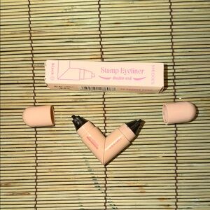 Stamp Eyeliner Double-End.